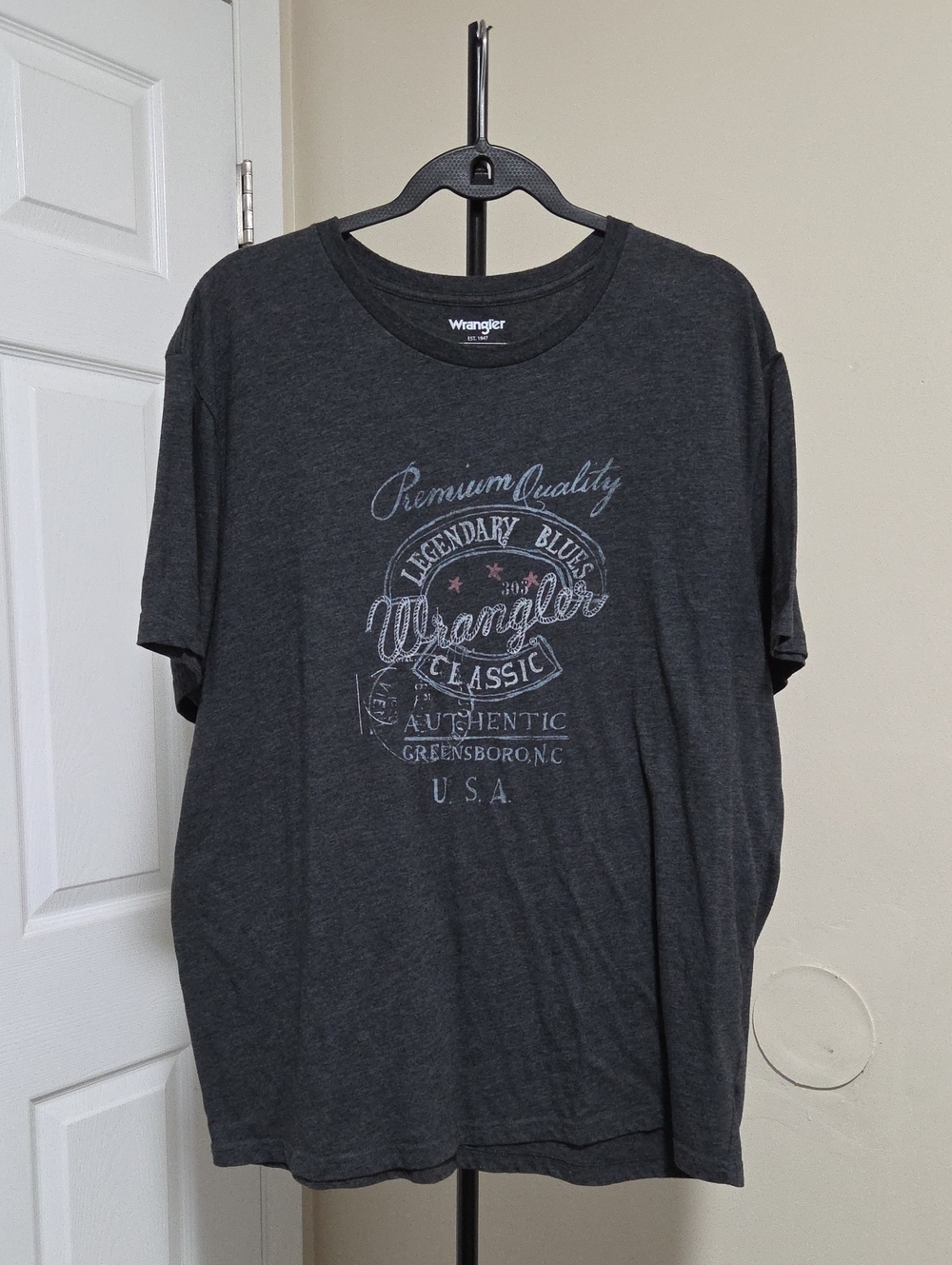 Wrangler Cotton Blend Men's Dark Gray Graphic Tee with Vintage Logo